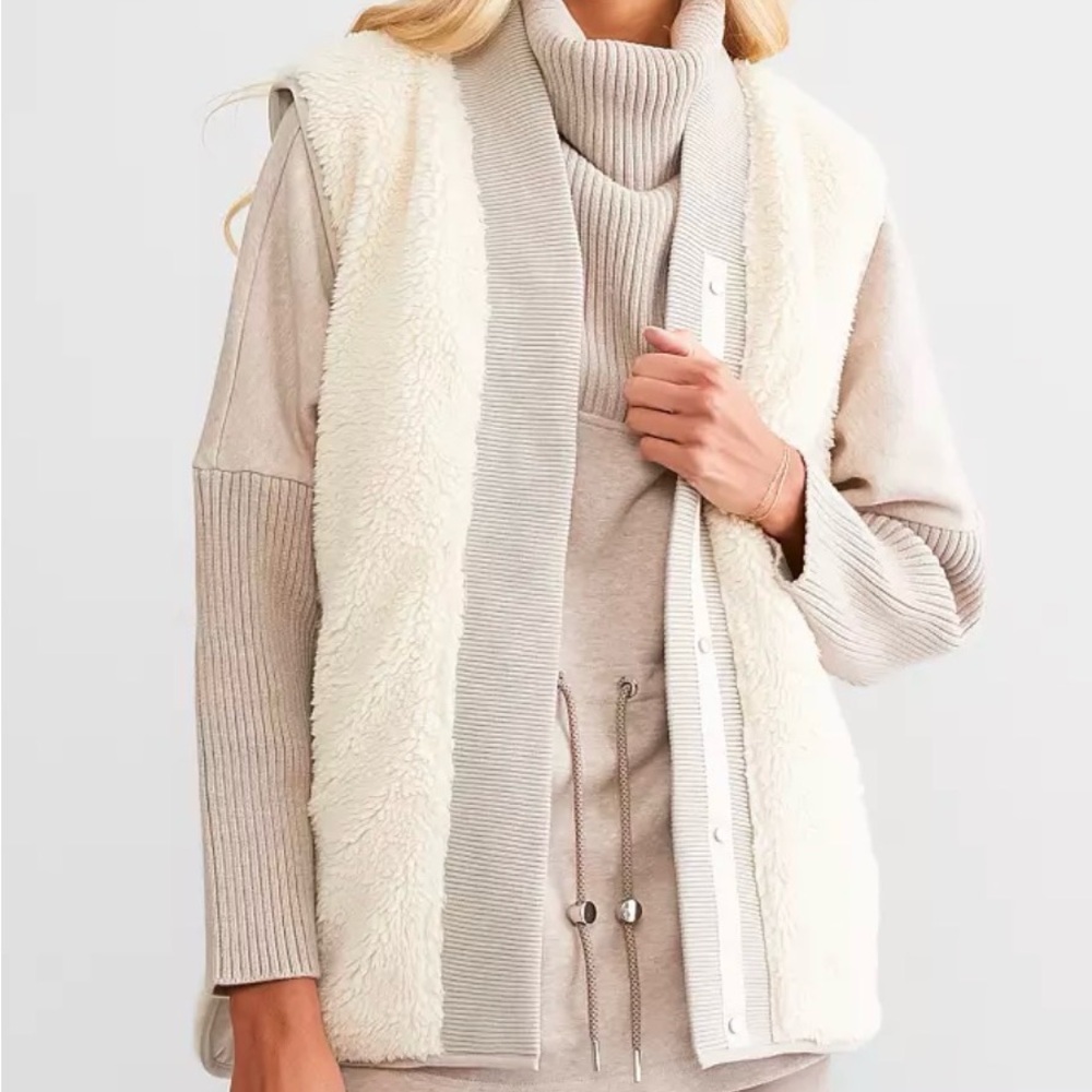 Varley Cream Sherpa Vest